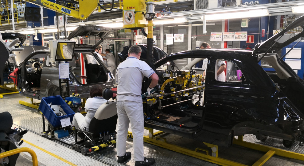 Wszyscy pracownicy fizyczni tyskiej fabryki FCA wrócili do pracy w pełnym wymiarze i z pełnym wynagrodzeniem (Fot. mat. pras. FCA) Pracownicy w tyskim Fiacie wrócili do pracy w pełnym wymiarze
