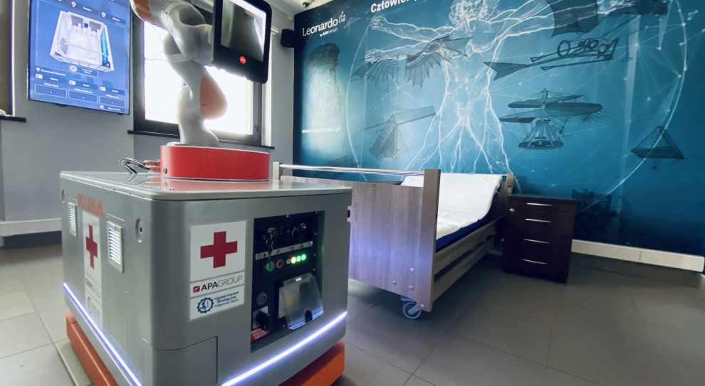 Maszyna może do zera ograniczyć ryzyko zakażenia się pracowników medycznych koronawirusem. (fot. KUKA) Polscy inżynierowie zaprojektowali robota, który pomoże medykom w walce z COVID-19