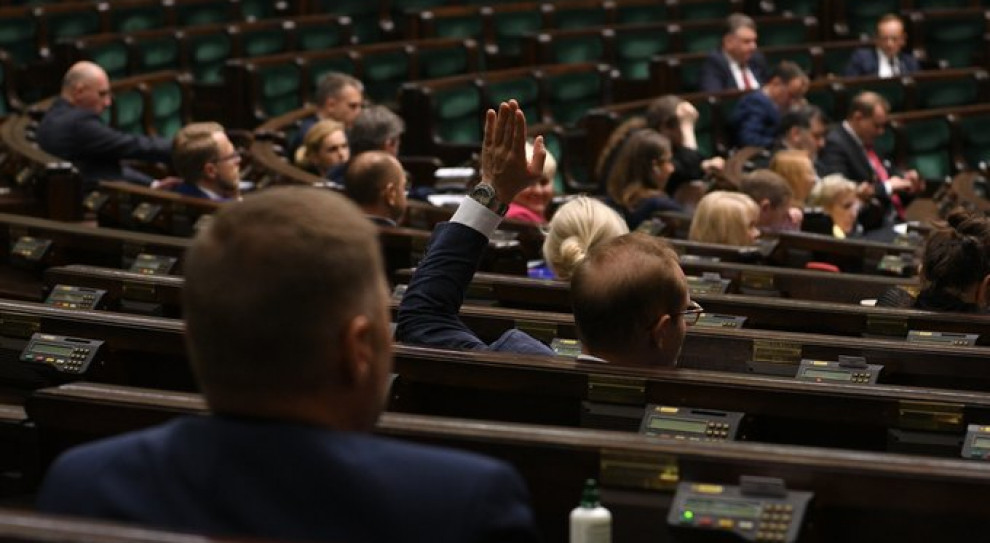Spośród 91 rekomendowanych przez komisję poprawek 32 miały charakter legislacyjny, a 59 - merytoryczny. (Fot. twitter.com/KancelariaSejmu) Sejm przyjął większość poprawek Senatu do tzw. Tarczy antykryzysowej 4.0