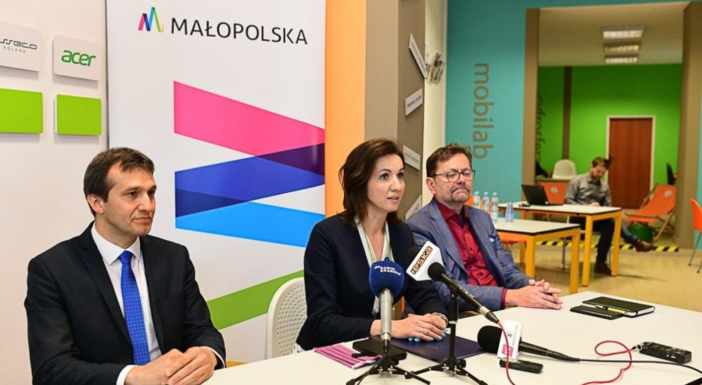 Organizatorem i operatorem centrum HUMINE jest Stowarzyszenie „Miasta w Internecie” (fot. UMWM) Małopolska Tarcza Antykryzysowa. To pierwsze takie rozwiązanie w Polsce