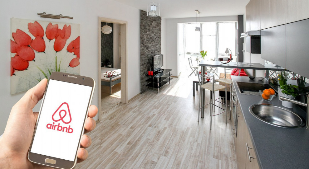 Szacuje się, że firma zatrudnia od 5 tys. do 10 tys. osób (Fot. Pixabay) Airbnb wprowadza ograniczenia dla klientów poniżej 25 r.ż.