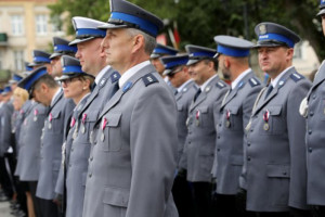 Polski Ład nie wpłynie na podwyżki w służbach mundurowych