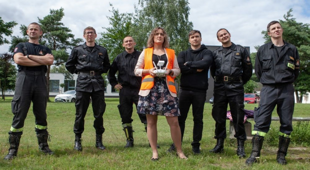 Szkolenie obejmowało także naukę pilotażu na profesjonalnych symulatorach lotu. (Fot. Facebook.com/UTPBydgoszcz) W Bydgoszczy strażacy szkolili się z obsługi dronów