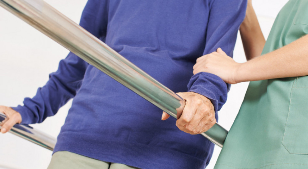 Obecnie konieczne jest wprowadzenie produktu, jakim jest rehabilitacja dla pacjentów, którzy przechorowali koronawirusa w sposób dynamiczny. Fot. Shutterstock Rehabilitacja w dobie koronawirusa. Trzeba pamiętać o dwóch aspektach