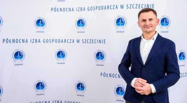 Spodziewam się, że pracownicy są bardziej wyrozumiali dla pracodawców niż rząd - komentuje prezes PIG w Szczecinie Jarosław Tarczyński (Fot. izba.info) Podwyżka płacy minimalnej. Dla Północnej Izby Gospodarczej to działanie antypracownicze