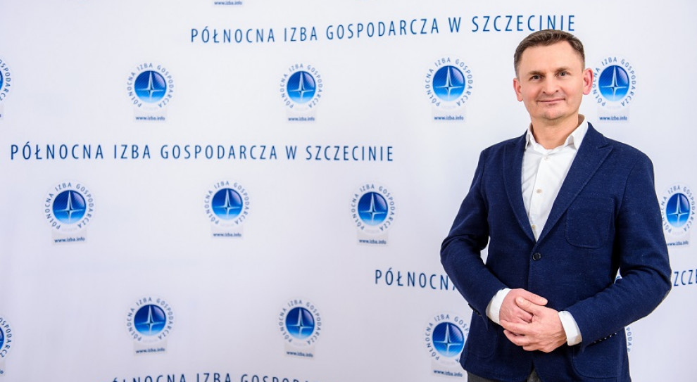 Spodziewam się, że pracownicy są bardziej wyrozumiali dla pracodawców niż rząd - komentuje prezes PIG w Szczecinie Jarosław Tarczyński (Fot. izba.info) Podwyżka płacy minimalnej. Dla Północnej Izby Gospodarczej to działanie antypracownicze