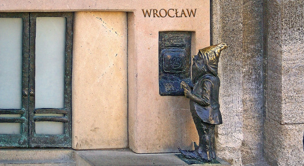 Z projektu "Aktywizacja dolnośląskiego rynku pracy" skorzysta co najmniej 400 pracowników dolnośląskich firm. (Fot. Pixabay) Na Dolnym Śląsku niemal 13 mln zł dla firm i pracowników zagrożonych zwolnieniami