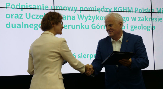 KGHM m.in. będzie mógł przyznaj jednorazowe stypendium dla wybranego studenta. (fot. KGHM) Kształcenie dualne dla KGHM. Miedziowa spółka podpisała ważną umowę