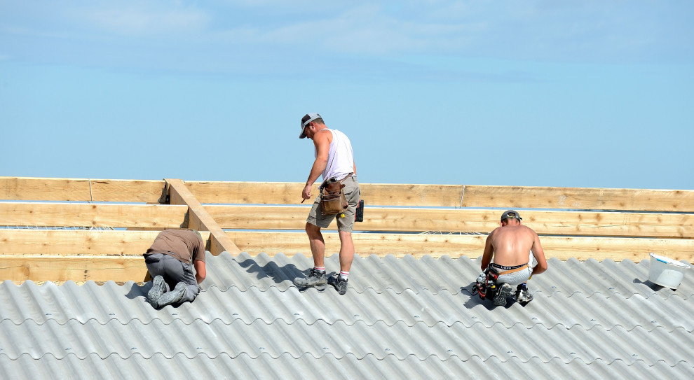 Główny Inspektor Pracy apeluje do pracodawców o skracanie czasu pracy podczas trwających upałów. (Fot. Shutterstock) PIP przypomina o obowiązkach pracodawców w czasie upałów