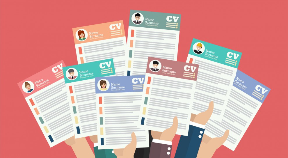 56 proc. rekruterów na przeczytanie CV poświęca mniej niż 30 sekund. 21 proc. przegląda CV nie dłużej niż przez minutę... (Fot. Shutterstock)