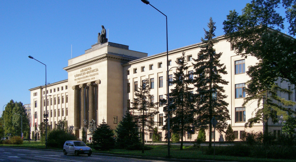 AGH ma najwięcej absolwentów, których majątek przekracza 100 milionów euro. (fot. wikipedia.org/Andrzej Otrębski) AGH, Uniwersytet Warszawski i Politechnika Warszawska liderami rankingu Pracowni 2033