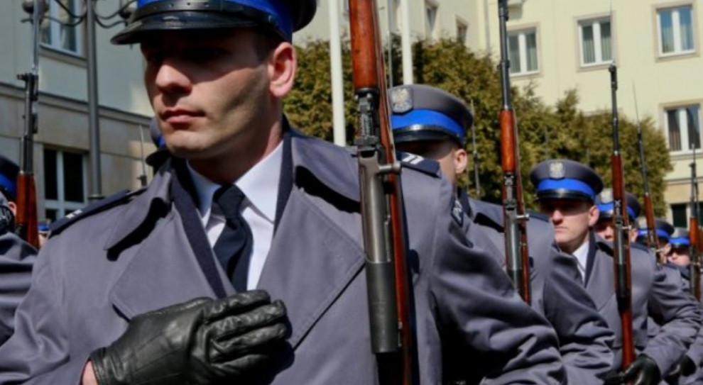 (fot.policja.pl) Senat wprowadził poprawki do ustawy o wsparciu służb mundurowych