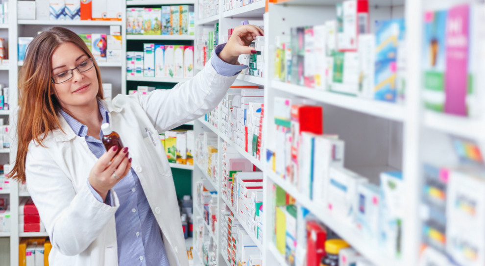 Magistrów farmacji przypadających na jedną aptekę jest coraz mniej. (Fot. Shuterstock) Mariusz Politowicz ws. dyżurów: kto miał w tym czasie pracować?