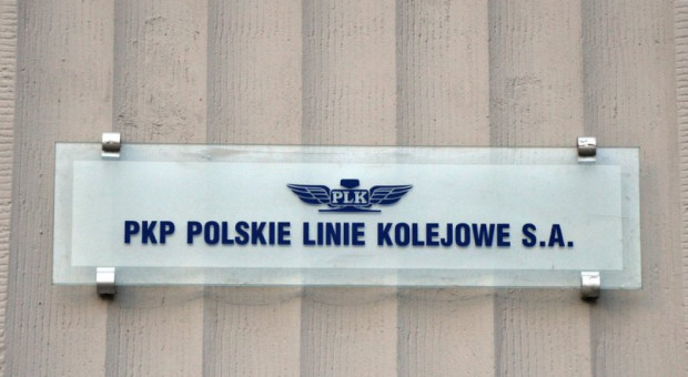 Oprócz trojga byłych członków władz PKP, dwie pozostałe osoby to byli pracownicy PKP (fot. mat. pras) Były prezes PKP zatrzymany przez CBA