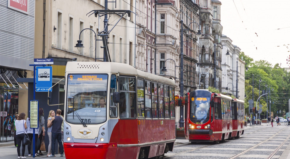 Katowice to drugie po Warszawie miasto w Polsce, w którym odnotowano największą liczbę przyjeżdżających do pracy (fot. katatonia82 / Shutterstock.com) Gdzie mieszkańcy Górnośląsko-Zagłębiowskiej Metropolii jeżdżą do pracy? Powstała specjalna mapa