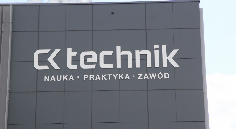 Centrum Kształcenia Zawodowego ma 8 tys. mkw. powierzchni użytkowej. W środku powstało 30 pracowni (fot. swietokrzyskie.pro) Kielce: Centrum Kształcenia Zawodowego gotowe do rozpoczęcia zajęć
