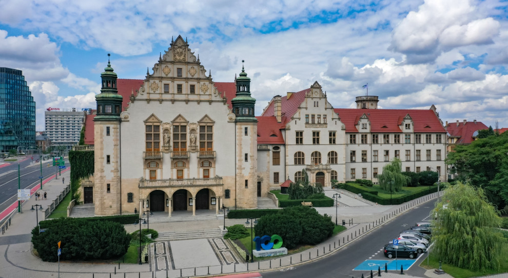 Zajęcia na UAM rozpoczną się 15 października (fot. wikipedia/Krzysztof Duda - AMU Fotoportal, CC BY-SA 3.0) Uniwersytet Adam Mickiewicza w Poznaniu będzie pracować zdalnie