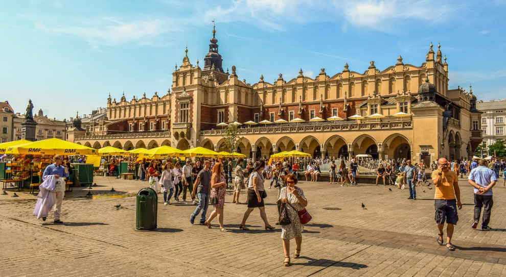 W całej Polsce z bonów może skorzystać ponad 4 mln osób. (fot. Dimitris Vetsikas z Pixabay) Śląskie korzysta z bonu turystycznego. Już aktywowano 112 tysięcy bonów