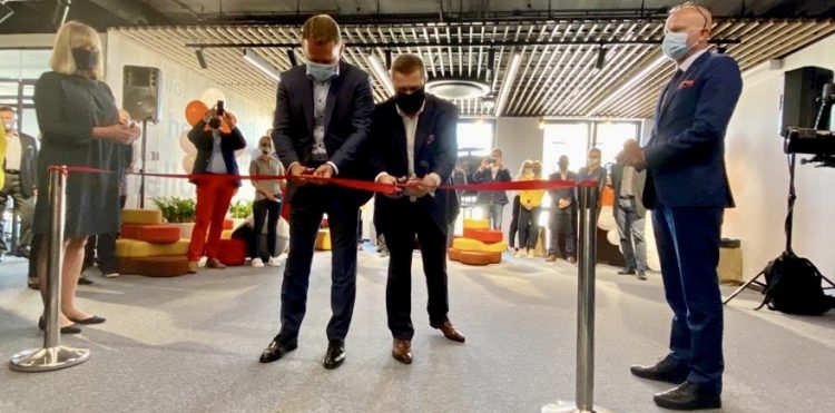 Naszym celem jest zapewnienie nowoczesnego, cyfrowego i elastycznego środowiska pracy - powiedział Adam Wrzosek, dyrektor środowiska pracy w Orange Polska. (fot. orange.pl)