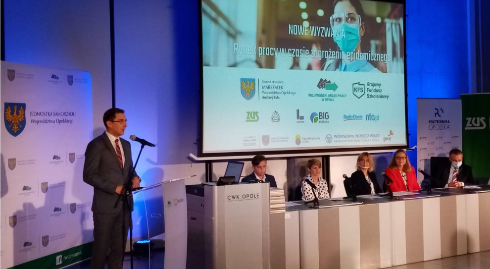 Trzy z czterech ankietowanych firm odczuło negatywne skutki nowej sytuacji epidemicznej (fot. facebook.com/WUPwOPOLU) Opole: Wpływ pandemii na rynek pracy mniejszy, niż zakładano