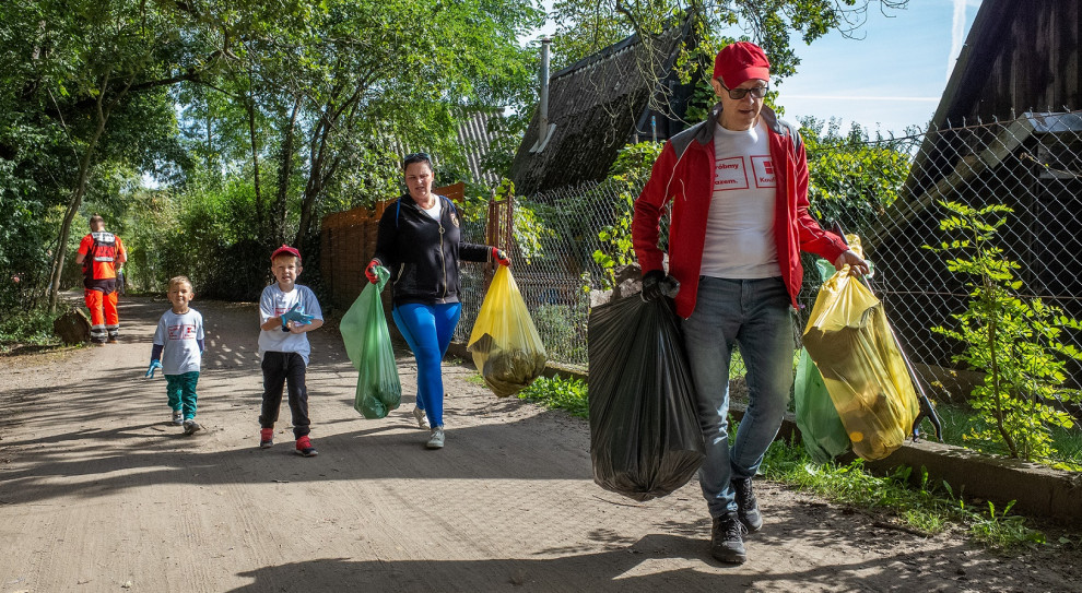 Akcja Sprzątania Świata organizowana przez Fundację Nasza Ziemia odbywa się co roku w ramach World Clean Up Day (fot. materiały prasowe) Ponad 400 kilogramów śmieci, czyli sprzątanie świata w wykonaniu pracowników Kauflanda