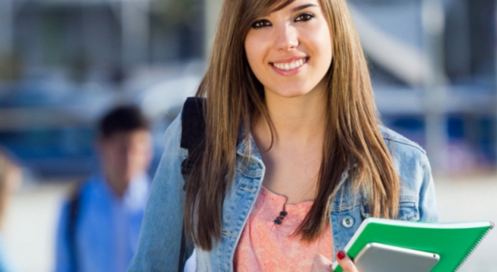 Studenci musza poszukać innych branż, w których będą dorabiać w trakcie nauki. (Fot. Fotolia) Praca dla studenta. Restauracje i hotele wyhamowały. Gdzie szukać pracy?