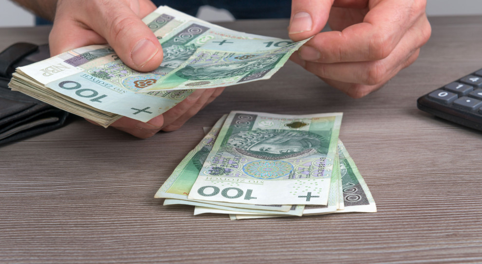 Banki przyznały o 42,1 proc. mniej kredytów w rachunku bieżącym (fot. shutterstock) Mniej kredytów dla mikrofirm
