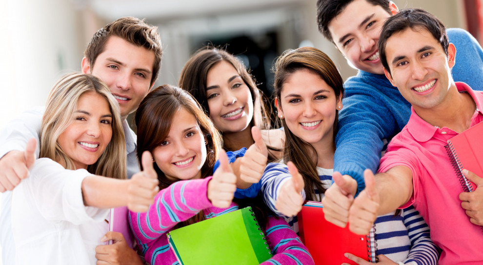 Legitymacje studenckie i legitymacje służbowe nauczycieli akademickich są ważne, bez konieczności potwierdzania ich ważności (fot. shutterstock) Legitymacje studenckie ważne do 29 listopada
