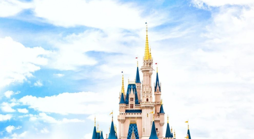Na początku pandemii koncern zamknął wszystkie swoje parki rozrywki na całym świecie (fot. pixabay) Disney zwolni 28 tys. pracowników parków rozrywki z powodu koronawirusa