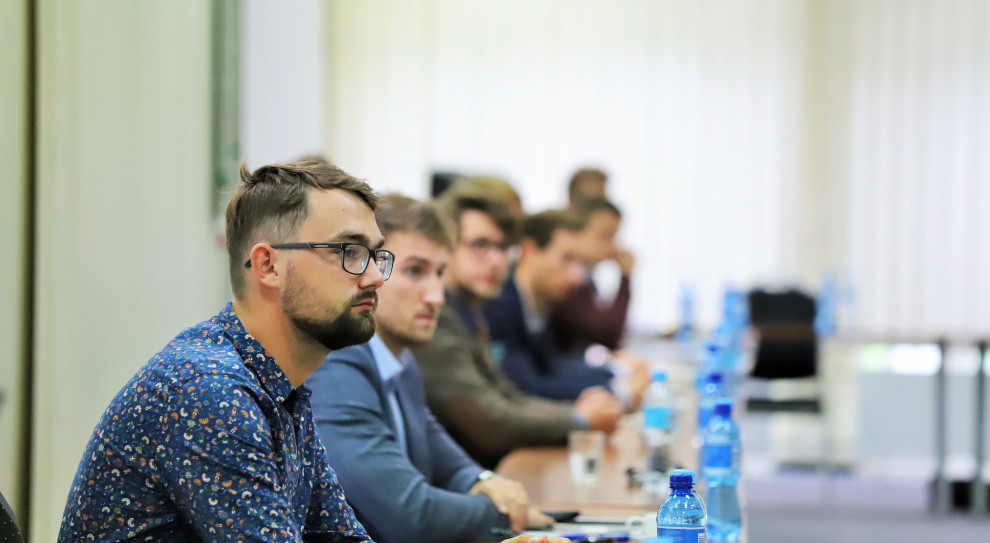 Tegoroczni „Przewodnicy” to studenci i absolwenci uczelni z całej Polski, w tym Politechniki Wrocławskiej, Uniwersytetu Adama Mickiewicza w Poznaniu czy Uniwersytetu Warszawskiego (Fot. mat. pras.) Ruszyła kolejna odsłona szkoły przywództwa KGHM