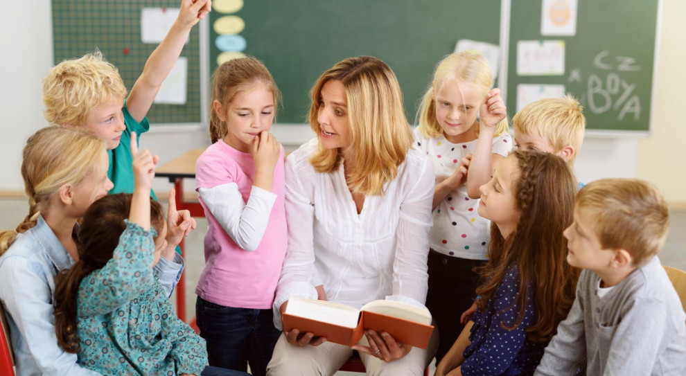 Dzień Edukacji Narodowej wprowadzono w 1982 r. w miejsce obchodzonego wcześniej Dnia Nauczyciela (fot. shutterstock) Dzień Edukacji Narodowej. Nauczyciele mają dziś swoje święto