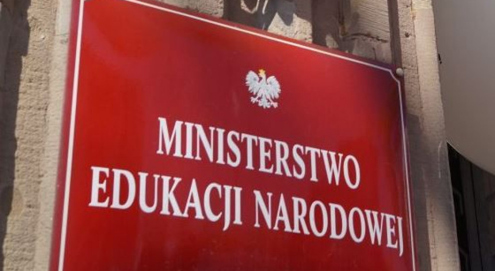 Minister edukacji wręczył odznaczenia państwowe, medale i nagrody kilkudziesięciu nauczycieli z całej Polski (fot. men.gov.pl) MEN odznaczyło nauczycieli i osoby zasłużone dla oświaty