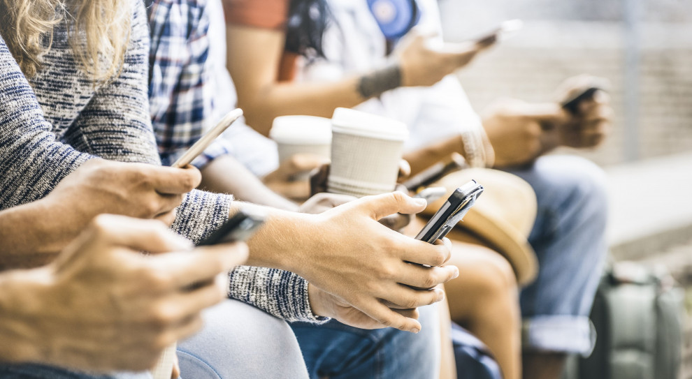fot. Shutterstock Nieograniczone korzystanie z nowych technologii ogranicza kontakty społeczne