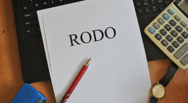 UODO: W niektórych przypadkach dokumenty z danymi służą jako rozpałka w kominku