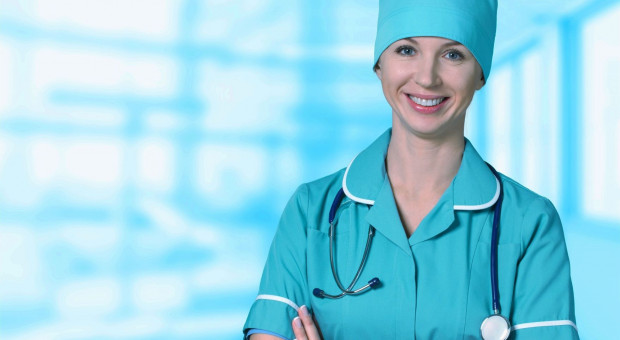 Felczerem jest osoba, która nie ukończyła wyższych studiów medycznych, lecz zdobyła odpowiednie kwalifikacji na poziomie średnim (fot. shutterstock) Felczerzy będą mogli się opiekować chorym na koronawirusa