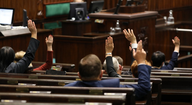 Autor petycji zaproponował uzależnienie wysokości pensji polityków od sytuacji na rynku pracy (fot. Flickr.com/Sejm) Pensja posła i senatora uzależniona od sytuacji na rynku pracy? Pomysł trafił do Sejmu