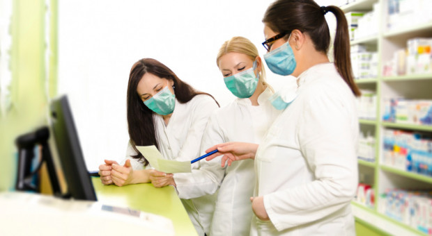 Organizacja pracodawców apelują do Jarosława Gowina "o pilną interwencję w sprawie niekorzystnych zmian w projekcie ustawy" (Fot. Shutterstock) Pracodawcy do Gowina: projekt ustawy o zawodzie farmaceuty uderza w fundamentalne wartości