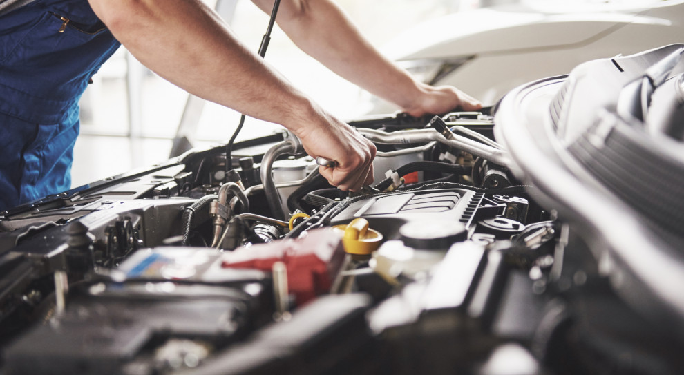 W zakładzie pracuje obecnie około 2500 pracowników. Firma ogłosiła właśnie rekrutacje kolejnych 150 osób. (Fot. shutterstock) MAHLE Behr zatrudni 150 osób. Oferuje płatne przyuczenie i szkolenia