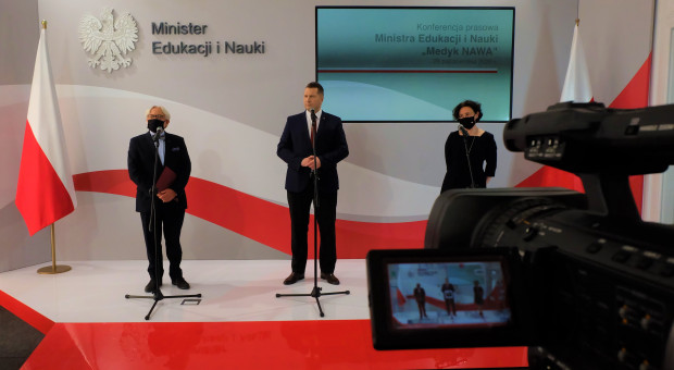 O starcie pilotażowego programu "Medyk NAWA" poinformowano podczas dzisiejszej konferencji prasowej (Fot. gov.pl) Rusza „Medyk NAWA”. Ma zachęcić zagranicznych lekarzy do kształcenia kadry w Polsce