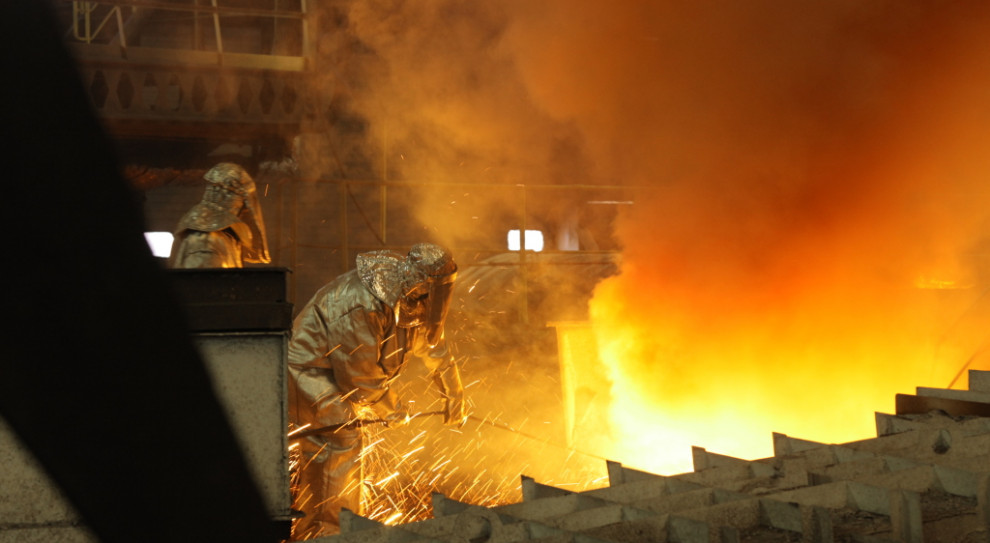 Instalacja, na której doszło do zdarzenia została zabezpieczona, jej oględzin dokonuje specjalna grupa dochodzeniowa (fot. shutterstock) Wypadek w hucie ArcelorMittal. Jedna osoba nie żyje