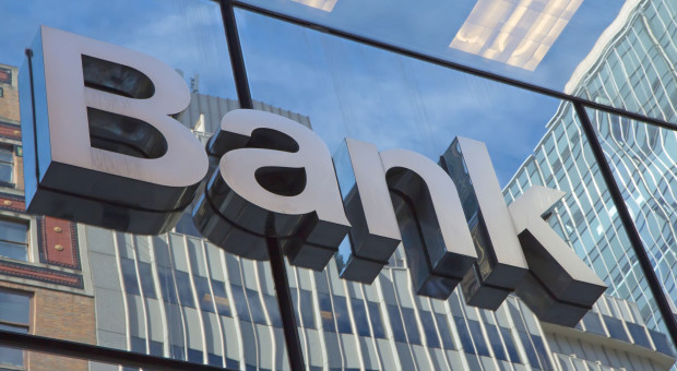 Zwolnienia: Od początku roku do końca sierpnia w polskim sektorze bankowym ubyło ponad 5,6 tys. etatów (fot. shutterstock) Zwolnienia w bankach: Tempo redukcji zatrudnienia przyśpiesza