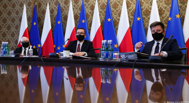 Posiedzenie Rady Ministrów pod przewodnictwem premiera Mateusza Morawieckiego (Fot. Twitter) Projekt ustawy o uznawaniu kwalifikacji zawodowych przyjęty