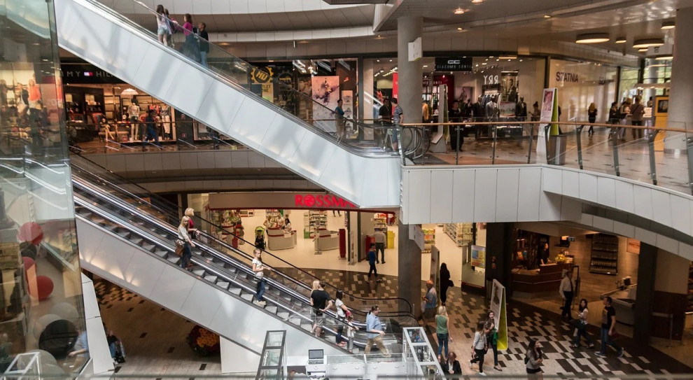 Od soboty 7 listopada w galeriach handlowych mogą być czynne jedynie sklepy spożywcze, apteki i drogerie (Fot. pixabay.com) ZPPHiU: w wymarłych galeriach handlowych stracą nawet sklepy spożywcze, apteki i drogerie