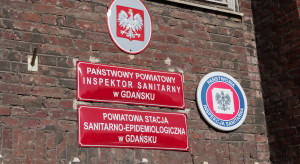 W wyniku podjętych działań telefoniczna obsługa klientów ma odbywać się w godzinach 7-21. (Fot. Shutterstock) Sanepid zmienia organizację pracy na "system pracy strumieniowej"