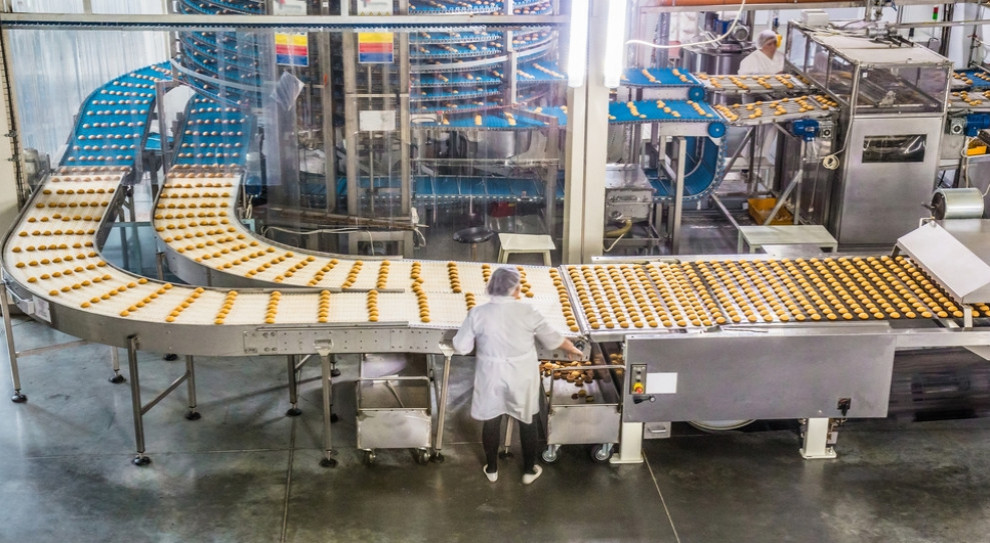 Przeciętne wynagrodzenie brutto w sektorze przedsiębiorstw wynosiło 5458,88 zł (Fot. Shutterstock) W listopadzie zatrudnienie i płace dostaną zadyszki