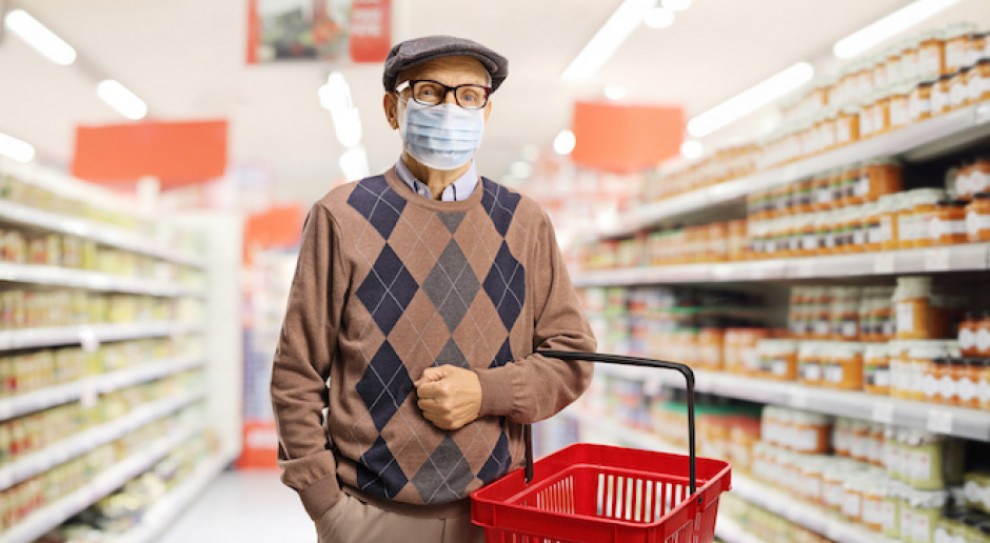 W godzinach dla seniorów spadają obroty małych sklepów (fot. shutterstock) Godziny dla seniorów uderzają w małe sklepy