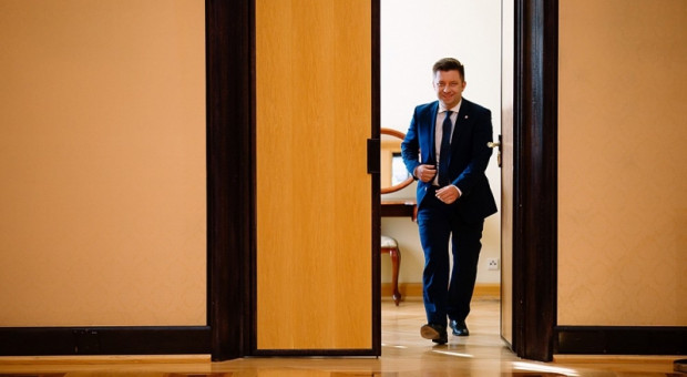 Michał Dworczyk (fot. Krystian Maj/KPRM) Dworczyk: Przedsiębiorcy próbujący obchodzić obostrzenia muszą się liczyć z konsekwencjami