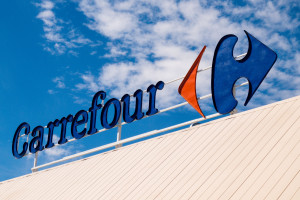 Carrefour wyciąga rękę do "generacji COVID"
