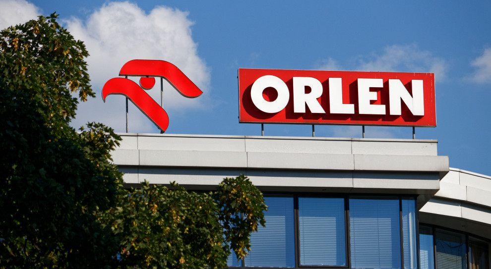 Uczestnikom programu Orlen projekt przysługiwać będzie stypendium stażowe w wysokości 600 zł brutto (Fot. MOZCO Mateusz Szymanski/Shutterstock) Ruszają staże dla młodych inżynierów w Orlenie