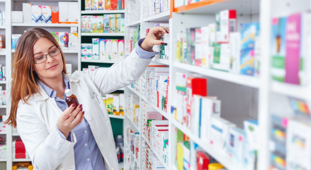 Szereg uprawnień farmaceutów dotyczyć będzie prowadzenia przeglądów lekowych i opracowywania indywidualnych planów opieki farmaceutycznej dla pacjentów (fot. Shutterstock) Ustawa o zawodzie farmaceuty. "Kompromis był blisko"